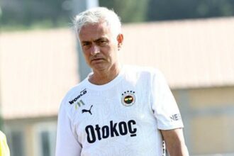 Fenerbahçe'de Jose Mourinho'dan transfer dönemi için flaş sözler! Rakiplerine gönderme....