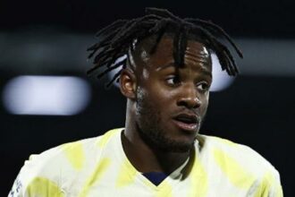 Galatasaray'dan Fenerbahçe'ye Batshuayi göndermesi