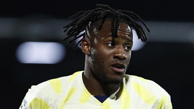 Galatasaray'dan Fenerbahçe'ye Batshuayi göndermesi