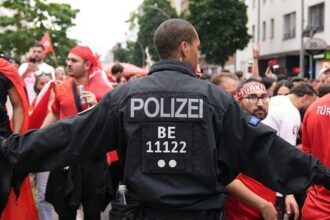 UEFA'dan sonra bir skandal daha! Berlin'de Türk yürüyüşüne polis engeli