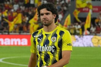 Ferdi Kadıoğlu, 35 milyon euroluk rekora ve Brighton'a imza atmaya gitti! Fenerbahçe'den transfer için resmi açıklama