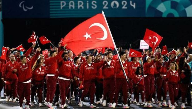 Paris 2024 Paralimpik Oyunları'nın açılış töreni yapıldı! Tarihte ilk kez...