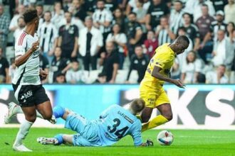 Eyüpspor da Beşiktaş da VAR’dan gelen uyarılar sonrası penaltı kazandı