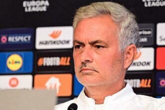 Jose Mourinho: 70 dakika kapıda bekletilmek bana saygısızlık