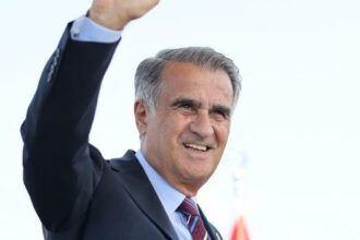 Trabzonspor'da Şenol Güneş'e imza töreni düzenlendi! "Beşiktaş'ın havasını ve formunu kırmak istiyoruz..."