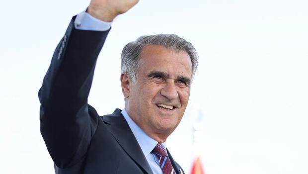 Trabzonspor'da Şenol Güneş'e imza töreni düzenlendi! "Beşiktaş'ın havasını ve formunu kırmak istiyoruz..."