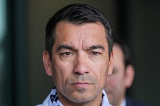 Van Bronckhorst: Mucize doktor değilim, Ajax’a gücümüzü göstereceğiz