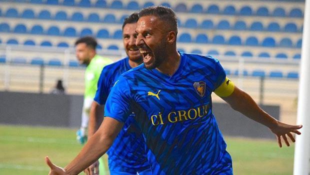 37 yaşındaki Yasin Öztekin, 2. Lig'de gol krallığına oynuyor