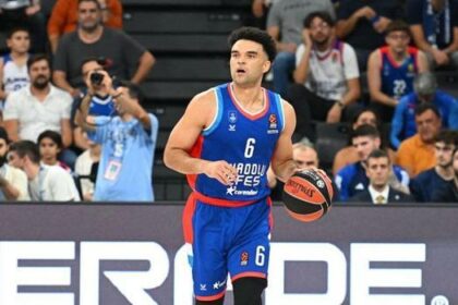 Anadolu Efes, Maccabi Playtika deplasmanında