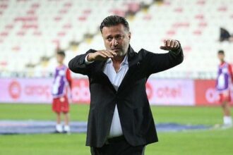 Bülent Uygun, Servet Çetin'in gerisinde kaldı! Taraftarlardan istifa çağrısı...
