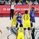 Euroleague'de Türk derbisi: Anadolu Efes-Fenerbahçe Beko