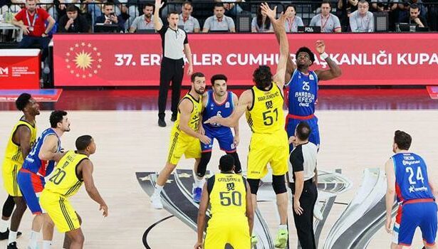 Euroleague'de Türk derbisi: Anadolu Efes-Fenerbahçe Beko