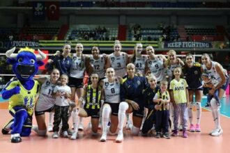 Fenerbahçe ve Eczacıbaşı dev kupa için sahada