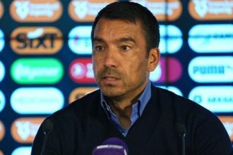 Giovanni van Bronckhorst: Neden 9-10 kişi kalmadılar anlayamıyorum