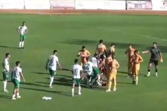 KKTC’de futbolcu, hakemi darp etti