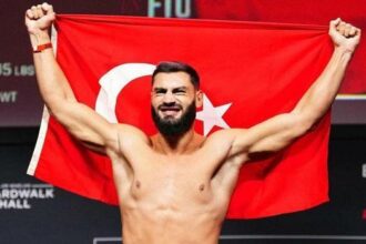 UFC 308'de İbo Aslan rakibini 50 saniyede nakavt etti!