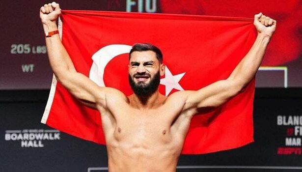 UFC 308'de İbo Aslan rakibini 50 saniyede nakavt etti!