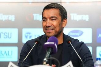 Beşiktaş - Göztepe maçının 11'leri netleşti! Bronckhorst kararını verdi