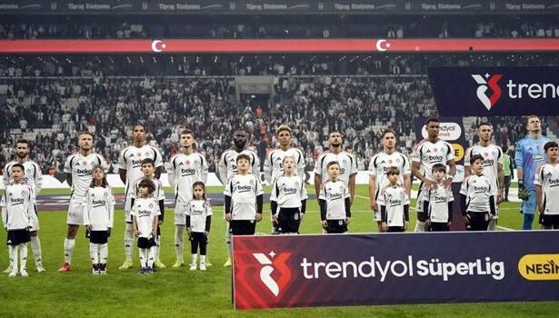 Beşiktaş'ta sağ bekte Onur sürprizi, Mert 3 maç sonra kalede