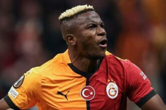 Dev kulüpler Osimhen'i istiyor, Nijeryalı golcü Galatasaray'dan vazgeçmiyor