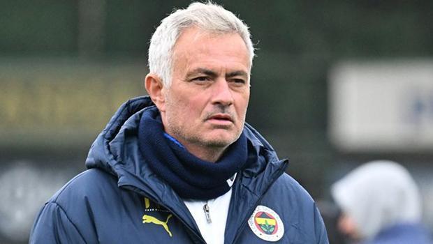 Fenerbahçe, Prag'dan rövanşı almak istiyor! Mourinho'nun 11'i netleşti