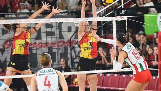 Voleybol derbisinde Göztepe, Karşıyaka'yı devirdi