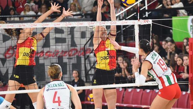 Voleybol derbisinde Göztepe, Karşıyaka'yı devirdi