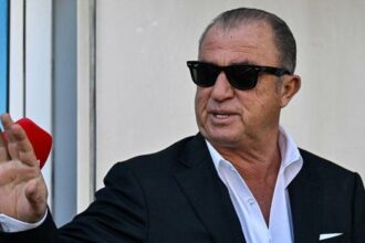 Al Shabab'la anlaşan Fatih Terim, havalimanında konuştu! Türkiye'den transfer yapacak mı? Ekibinde Hamza Hamzaoğlu sürprizi