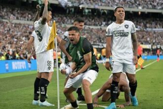 Copa Libertadores, Botafogo'nun! 2. dakikada 10 kişi kalıp kupaya uzandılar