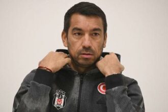 Giovanni van Bronckhorst 5 ayda 3 milyon euroyu alıp gitti