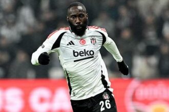 Beşiktaş'ta ayrılık kesinleşti! Menajeri transferi bitirmek için Atina'ya gitti