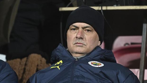 Cezalı Mourinho yine tribündeydi