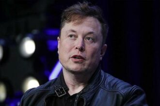 Elon Musk, Premier Lig'in dev takımını satın alıyor! Babası duyurdu...