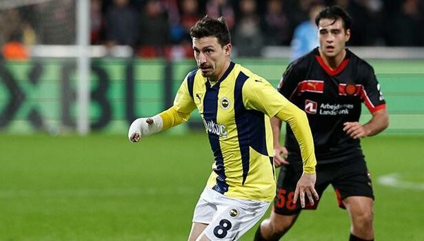 Mert Hakan Yandaş'tan maç sonu itiraf: 'Elimdeki kırık için yanlış kaynar dendi ama Fenerbahçe için değer!'