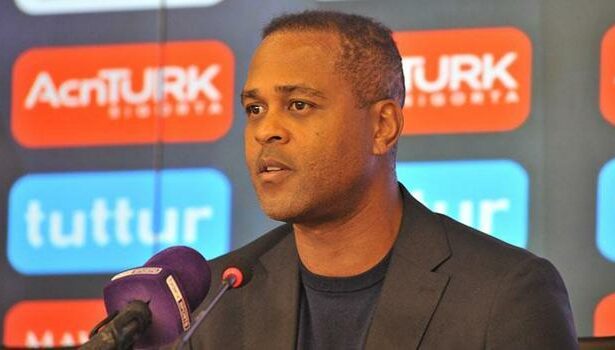 Patrick Kluivert'ten şaşırtan imza