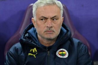 Jose Mourinho'dan yabancı hakem yorumu: "Karardan mutluyum!"