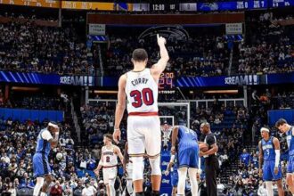 Stephen Curry'den tarihe geçen performans: Orlando'yu tek başına yıktı!