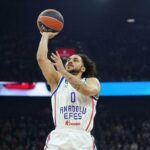 Anadolu Efes, yarın Baskonia'yı konuk edecek