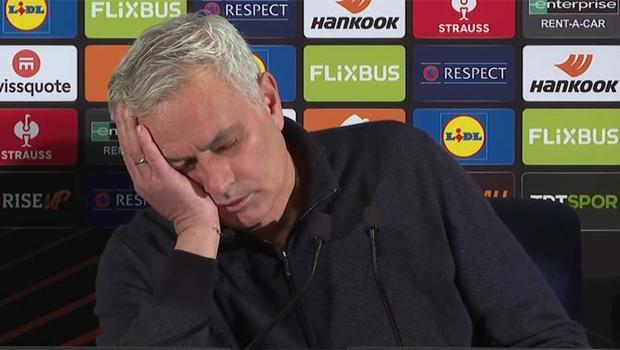 Basın toplantısında soru uzayınca Jose Mourinho 'uyudu'