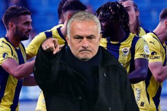 Fenerbahçe'de Mourinho'dan Maximin kararı! Kadro dışı mı kaldı?