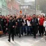 Galatasaray taraftarı, Dolmabahçe'ye geldi!