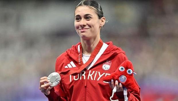 Milli atlet Aysel Önder, dünya rekoru kırarak Avrupa şampiyonu oldu