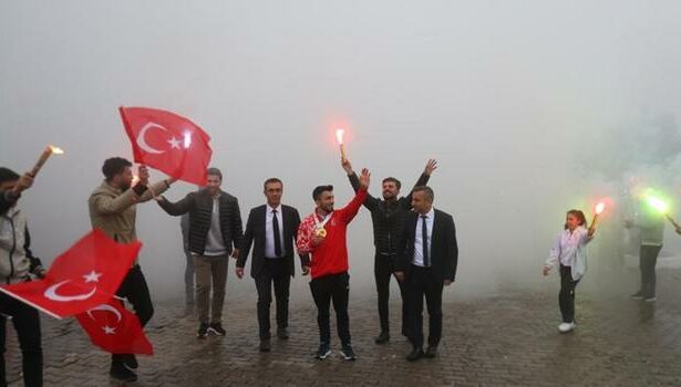 Avrupa şampiyonu Harun Algül, Şırnak'ta coşkuyla karşılandı!