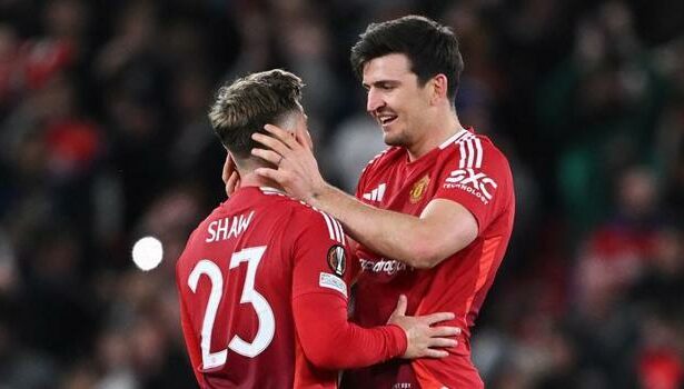 Dünya futbol tarihine geçen maçta Manchester United mucizeyi yaşadı! Uzatmalarda tam 5 gol
