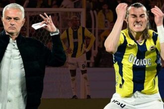 Fenerbahçe'nin hayati puan kaybı sonrası Mourinho'ya eleştiri: Herkes gördü bir tek Mourinho göremedi! Modası çoktan geçti