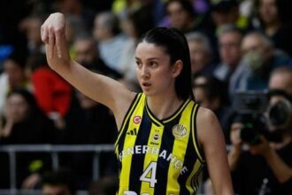 Fenerbahçe Opet, kadın basketbolunun "bir numaralı" kupasında üçüncü şampiyonluğun peşinde