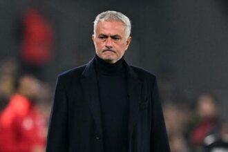 Jose Mourinho derbi kazanamıyor