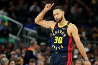 Stephen Curry 52 sayıyla tarihe geçti!