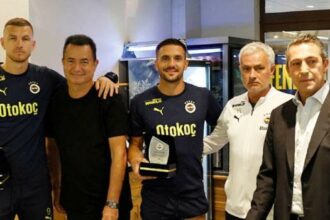 Ali Koç'tan Tadic ve Dzeko'ya teşekkür plaketi!