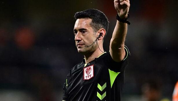 Başakşehir-Fenerbahçe maçının hakemi Burak Pakkan'ın tartışmalara yol açan kararlarını Fırat Aydınus değerlendirdi: 'Türkiye'de bir ilk oldu, hakem 'VAR'A hayır dedi!'